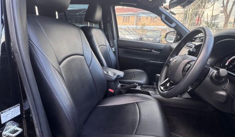 
								Toyota Hilux Z full									