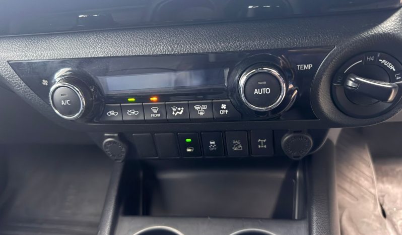 
								Toyota Hilux Z full									