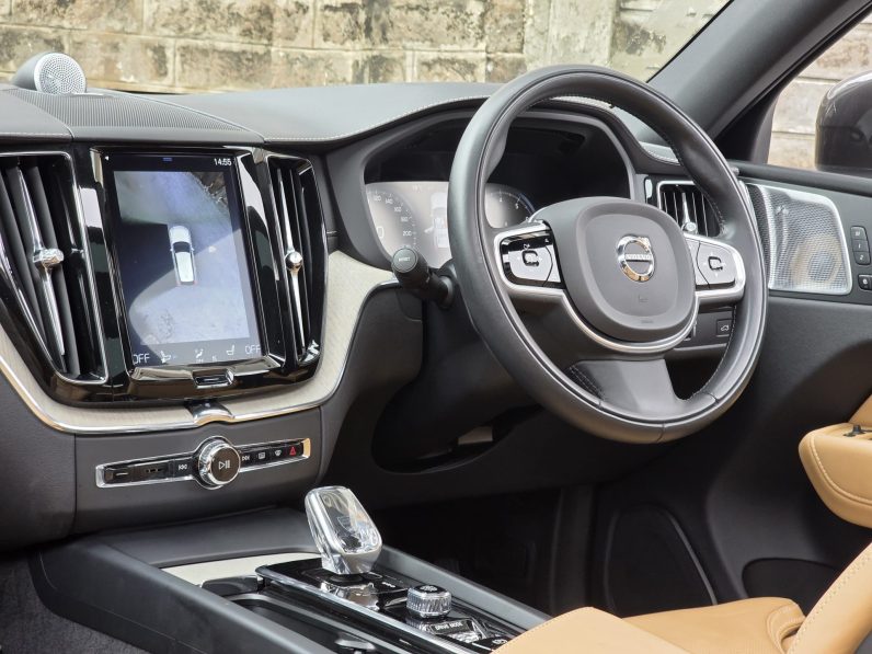 
								Volvo XC60 full									