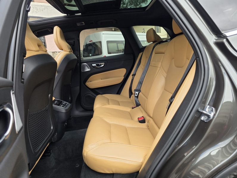 
								Volvo XC60 full									