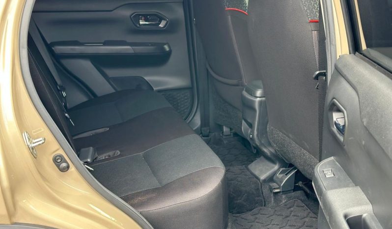 
								Daihatsu Rocky full									