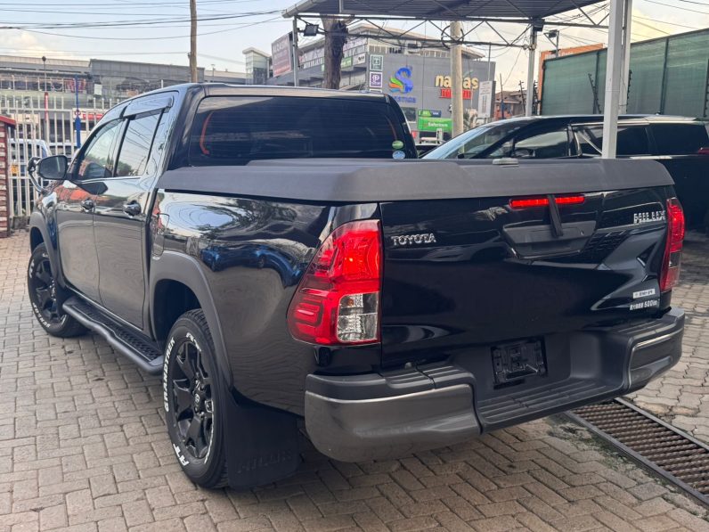 
								Toyota Hilux Z full									
