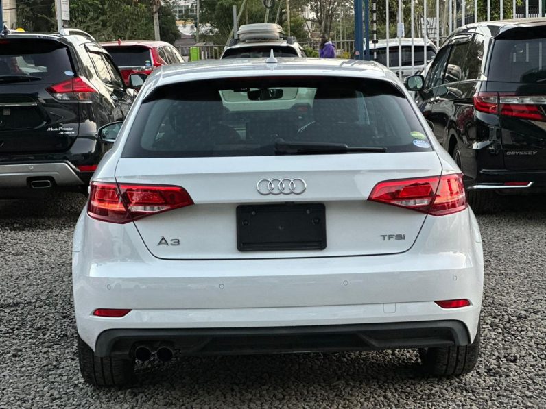 
								Audi A3 S-LINE full									