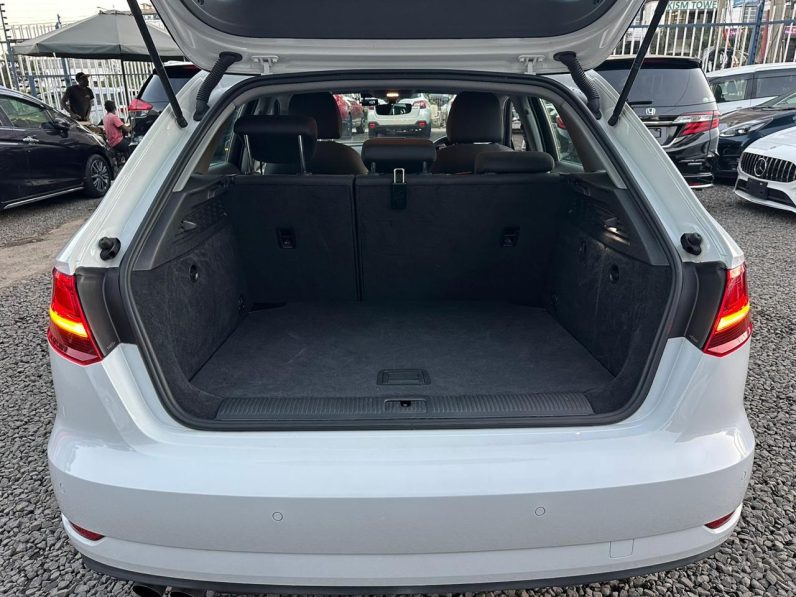 
								Audi A3 S-LINE full									