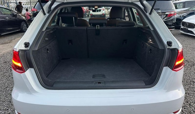 
								Audi A3 S-LINE full									