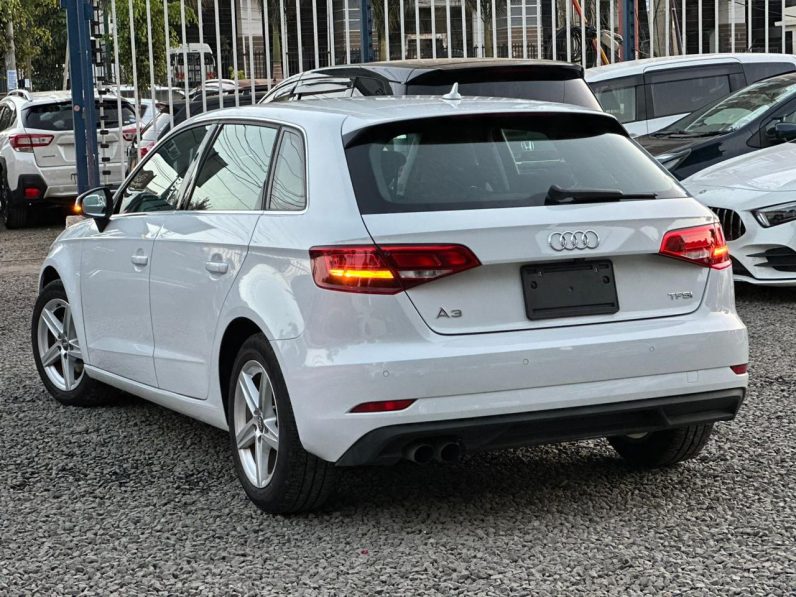
								Audi A3 S-LINE full									