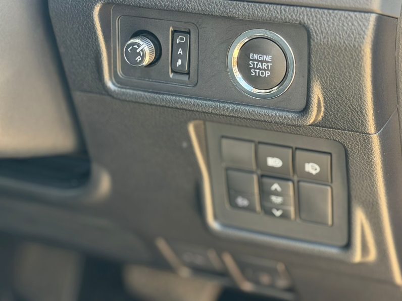 
								Toyota Land Cruiser Prado TXL full									
