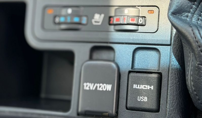
								Toyota Land Cruiser Prado TXL full									