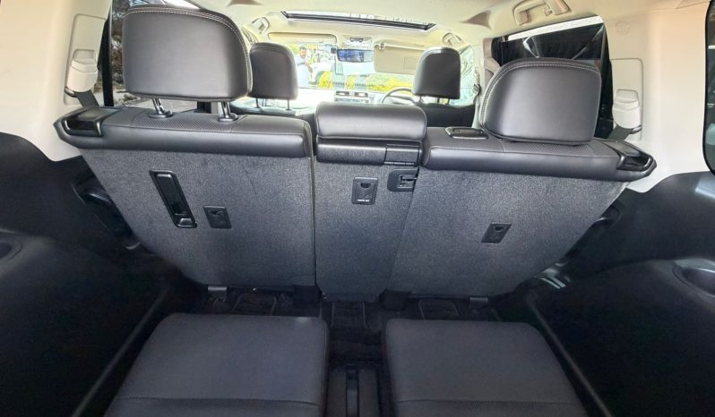 
								Toyota Land Cruiser Prado TXL full									