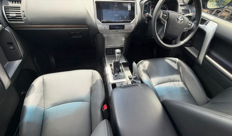 
								Toyota Land Cruiser Prado TXL full									