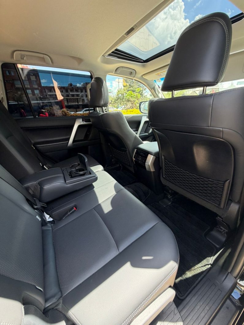 
								Toyota Land Cruiser Prado TXL full									