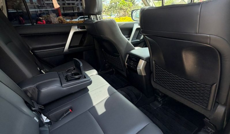 
								Toyota Land Cruiser Prado TXL full									