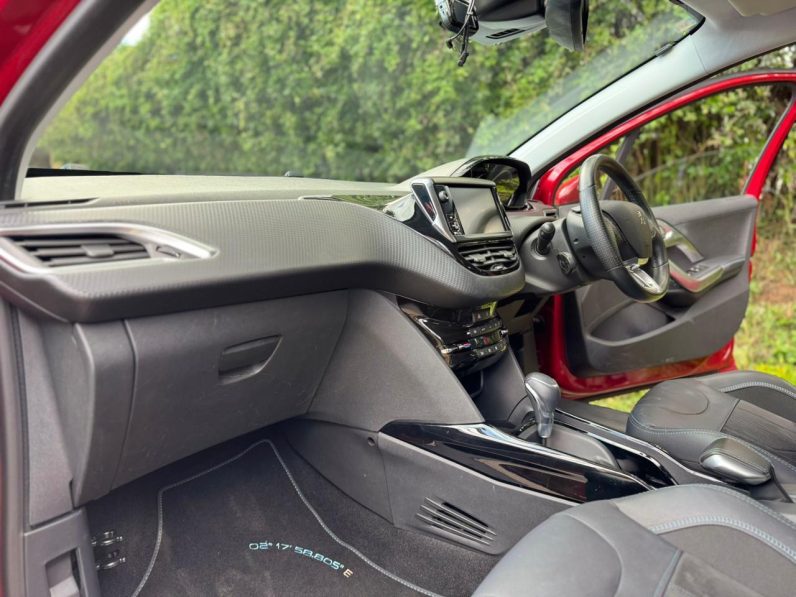 
								Peugeot 2008 full									
