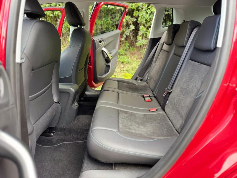 
								Peugeot 2008 full									