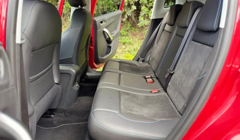 
								Peugeot 2008 full									