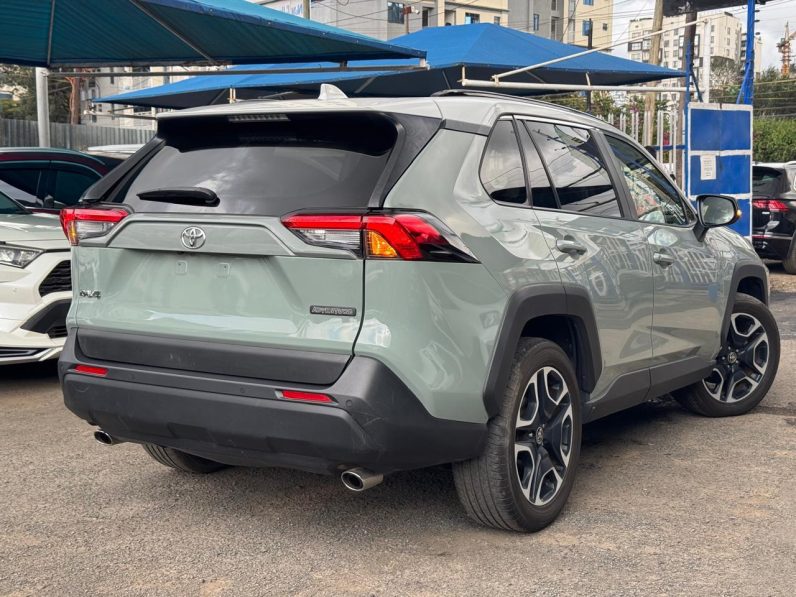 
								Toyota Rav4 Adventure full									