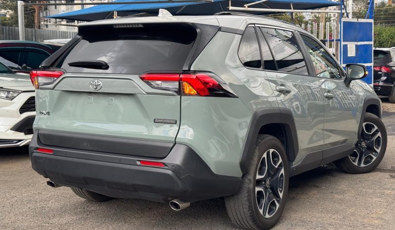 
								Toyota Rav4 Adventure full									