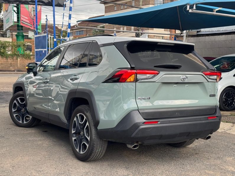 
								Toyota Rav4 Adventure full									