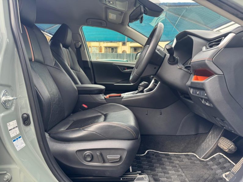
								Toyota Rav4 Adventure full									