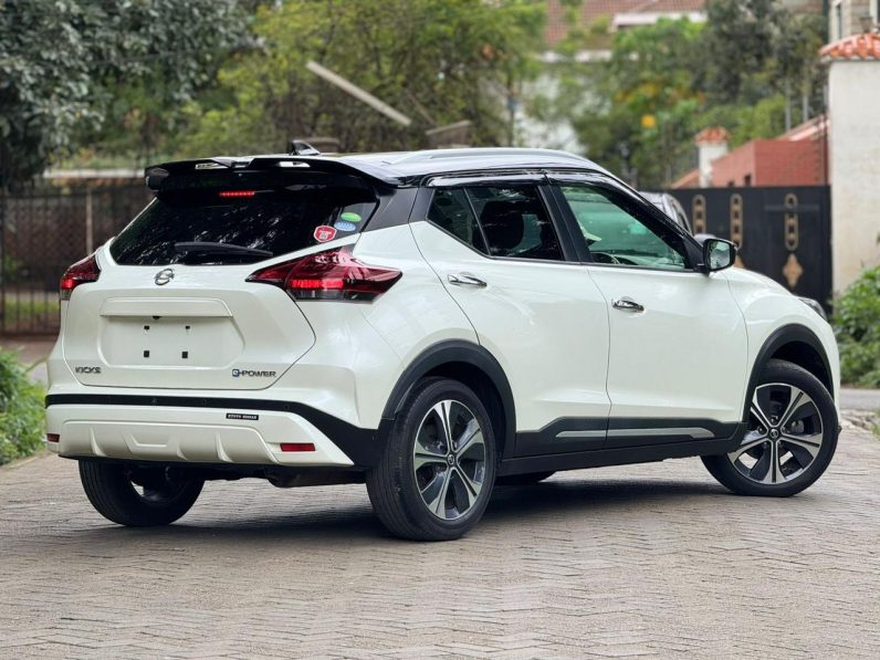 
								Nissan Kicks E-Power full									