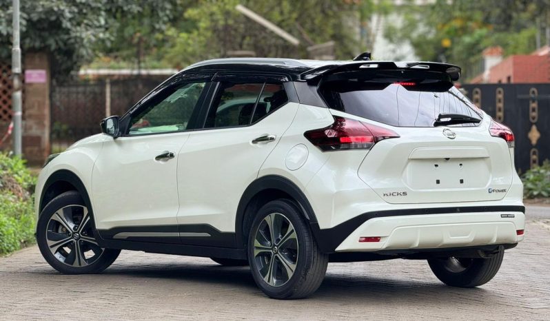 
								Nissan Kicks E-Power full									