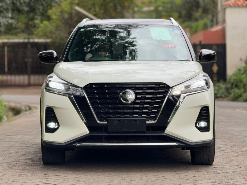 
								Nissan Kicks E-Power full									