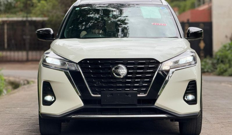 
								Nissan Kicks E-Power full									