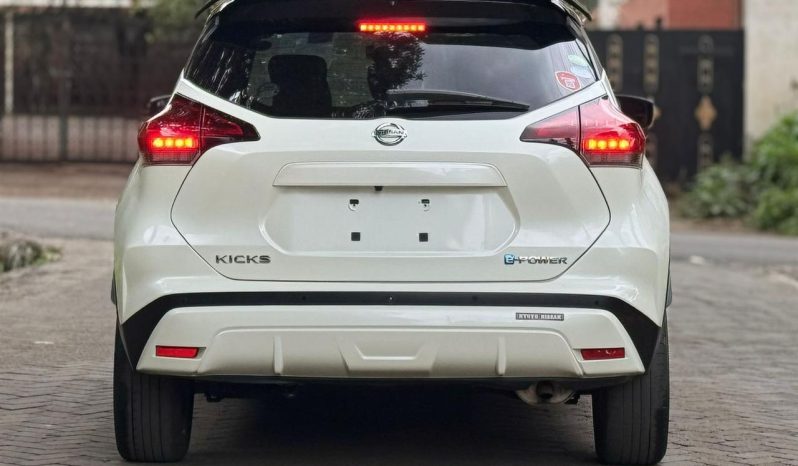 
								Nissan Kicks E-Power full									