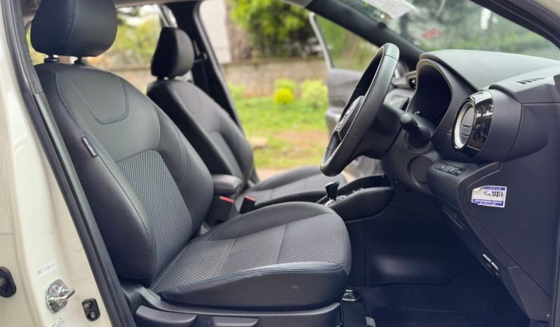 
								Nissan Kicks E-Power full									