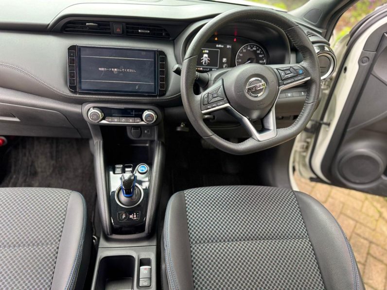 
								Nissan Kicks E-Power full									