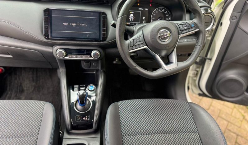 
								Nissan Kicks E-Power full									