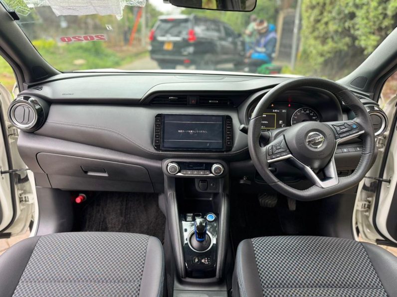 
								Nissan Kicks E-Power full									