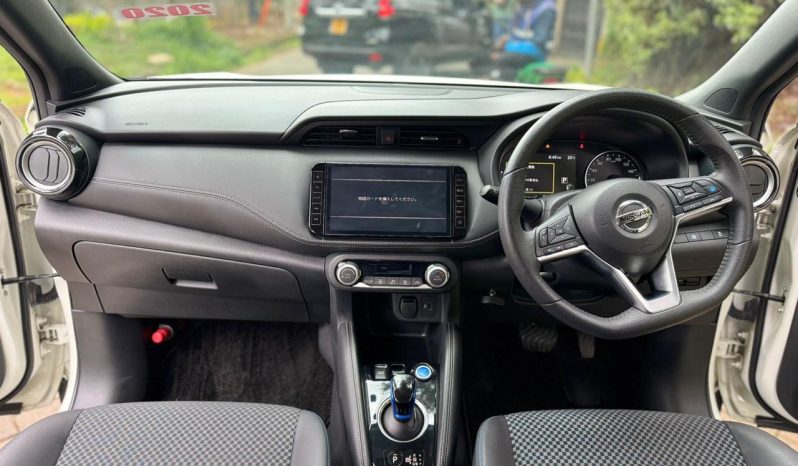
								Nissan Kicks E-Power full									