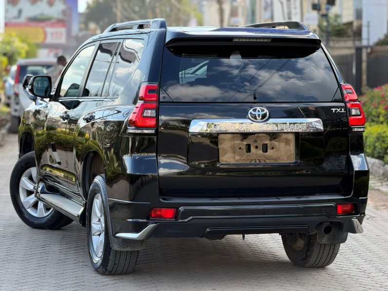 
								Toyota Land Cruiser Prado full									