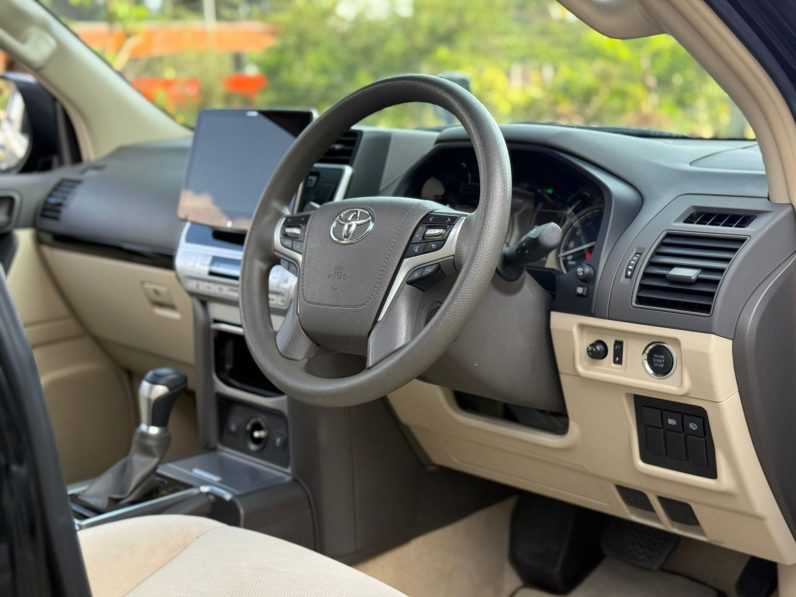 
								Toyota Land Cruiser Prado full									