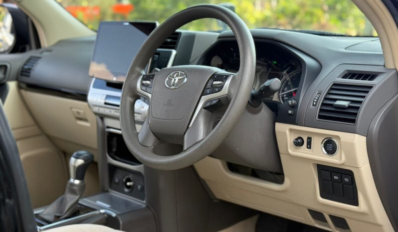 
								Toyota Land Cruiser Prado full									