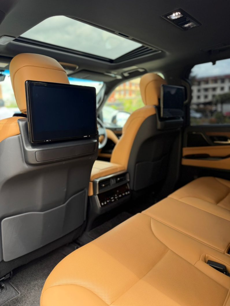 
								Lexus LX600 full									
