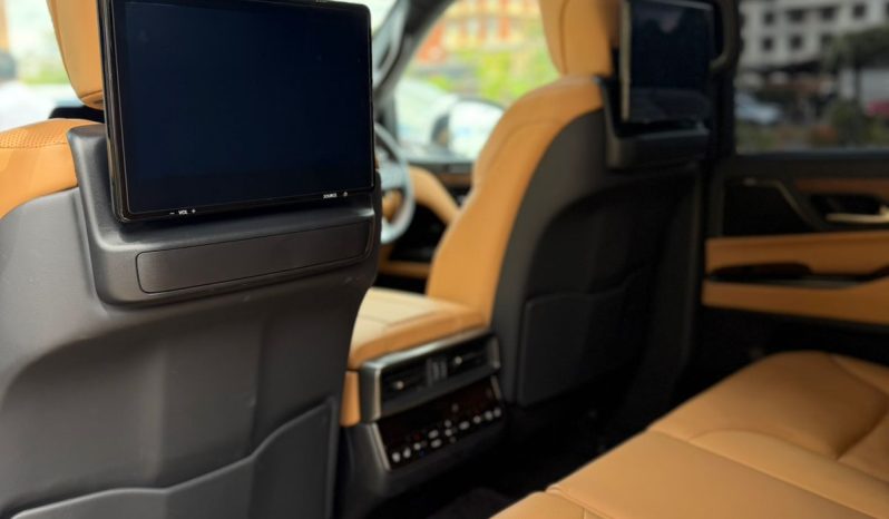 
								Lexus LX600 full									