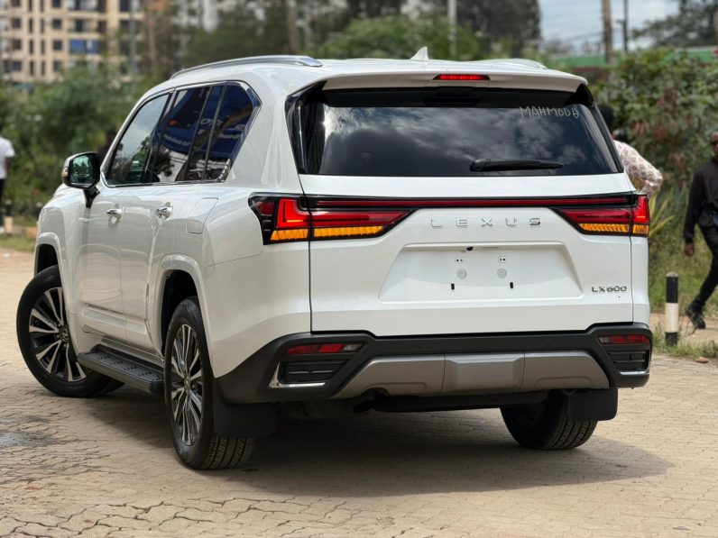 
								Lexus LX600 full									