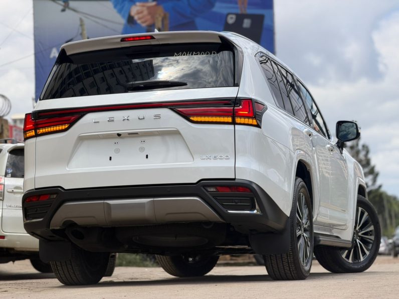
								Lexus LX600 full									