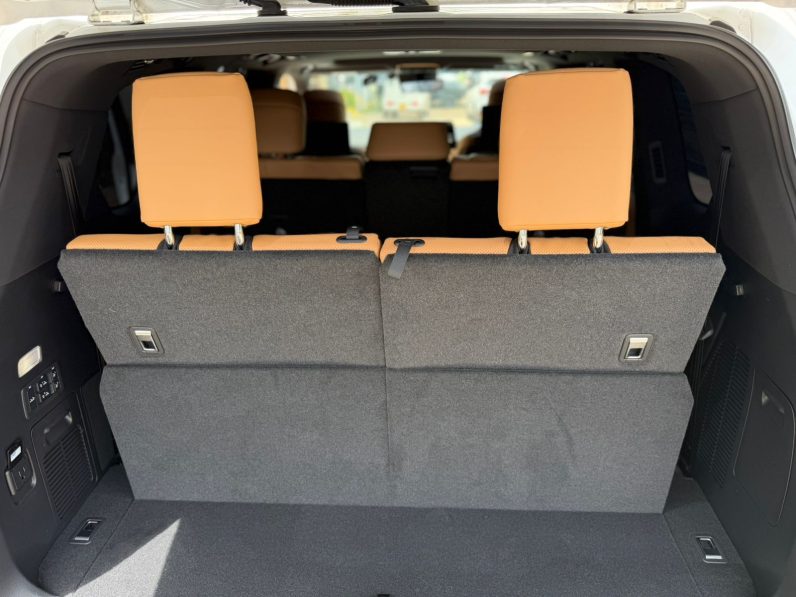 
								Lexus LX600 full									