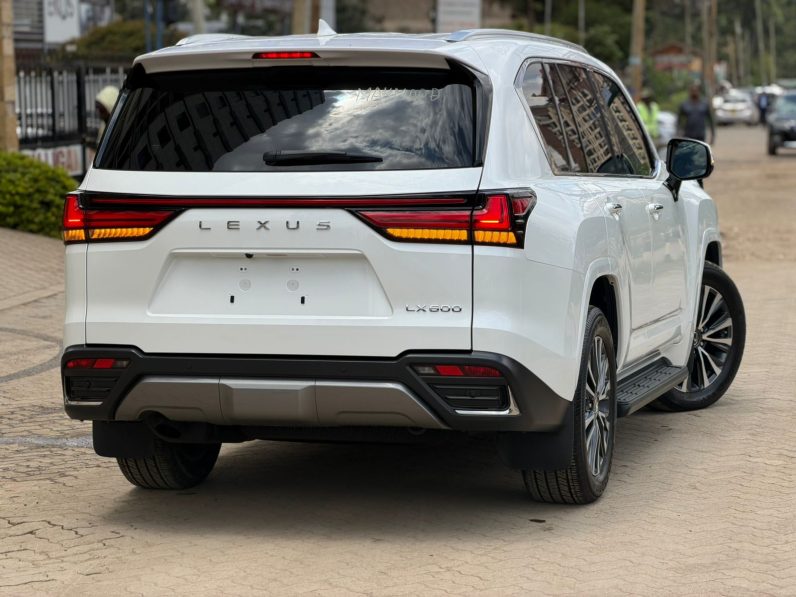
								Lexus LX600 full									