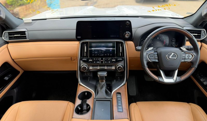 
								Lexus LX600 full									