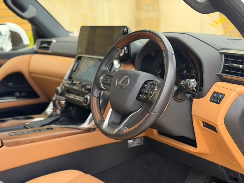 
								Lexus LX600 full									