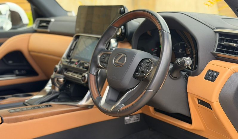 
								Lexus LX600 full									