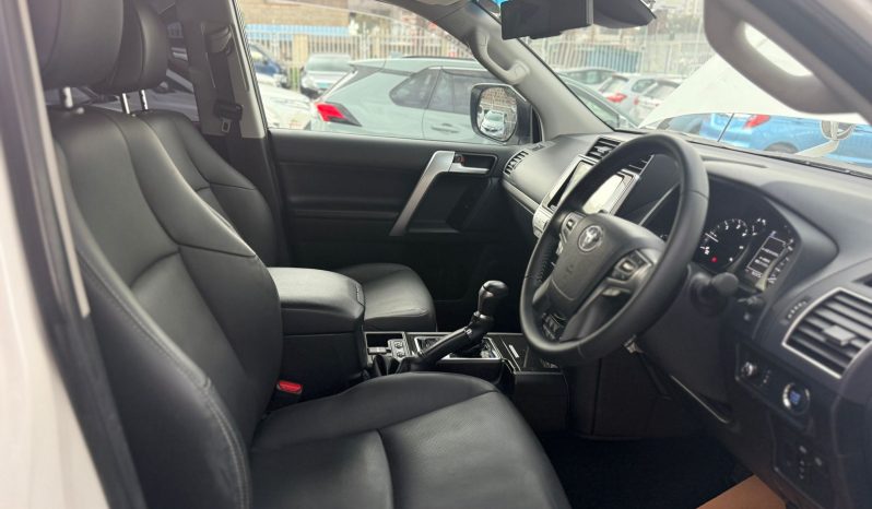 
								Toyota Land Cruiser Prado TXL full									