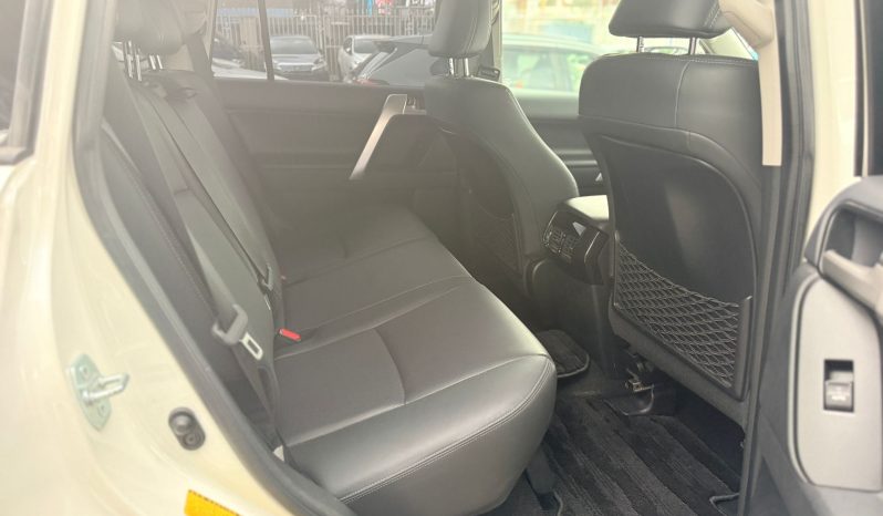
								Toyota Land Cruiser Prado TXL full									