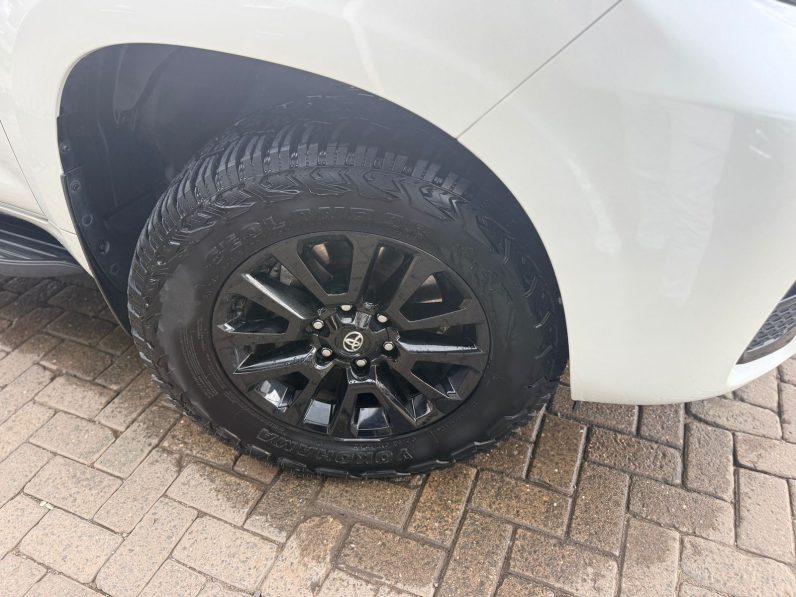 
								Toyota Land Cruiser Prado TXL full									