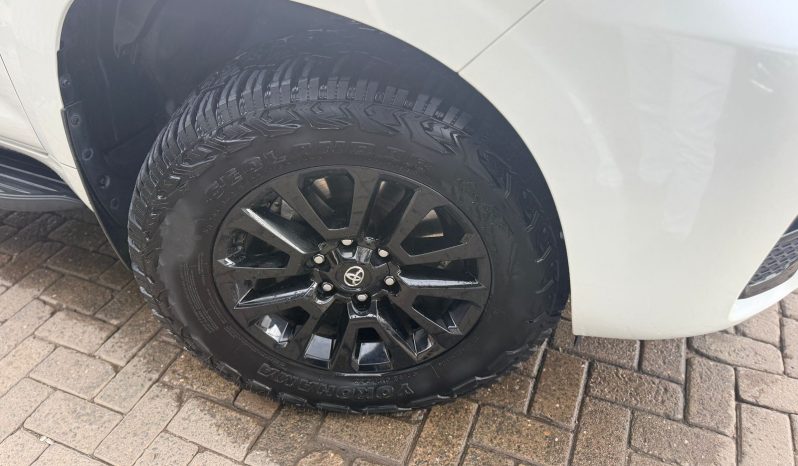 
								Toyota Land Cruiser Prado TXL full									