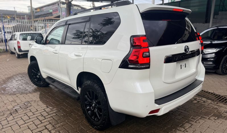 
								Toyota Land Cruiser Prado TXL full									
